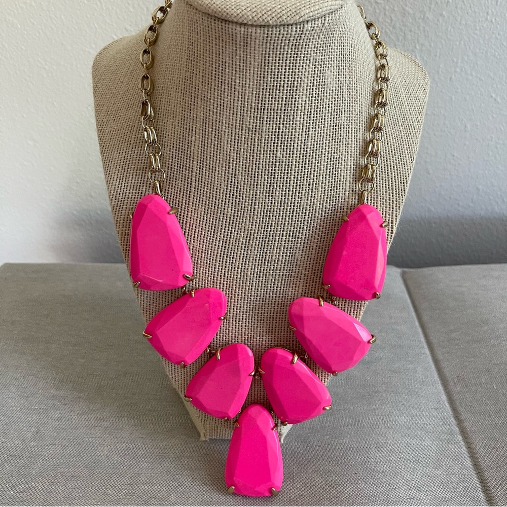 Kendra Collector’s Must-Have Harlow Necklace 💗